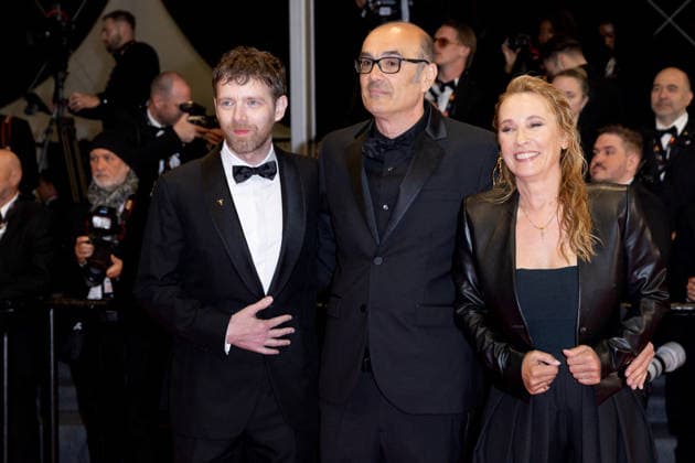 Antoine Reinartz, Vincent Garenq, Emmanuelle Bercot Montée des marches du film Labandon lors du 79ème Festival International du Film de Cannes, le 13 mai 2026 Olivier Borde Bestimage Red carpet for Forsaken at the 79th Cannes International Film Festival on May 13, 2026 unknown  Copyright: xAGENCEx xBESTIMAGExAGENCEx xBESTIMAGEx