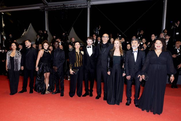 Sandy Lewis Godefroy, Nedjim Bouizzoul, Emma Boumali, Diamadoua Sissoko, Mounira Barbouch, Antoine Reinartz, Vincent Garenq, Emmanuelle Bercot, Azize Kabouche, Ahlam Slama Montée des marches du film Labandon lors du 79ème Festival International du Film de Cannes, le 13 mai 2026 Olivier Borde Bestimage Red carpet for Forsaken at the 79th Cannes International Film Festival on May 13, 2026 unknown Copyright: xAGENCEx xBESTIMAGExAGENCEx xBESTIMAGEx