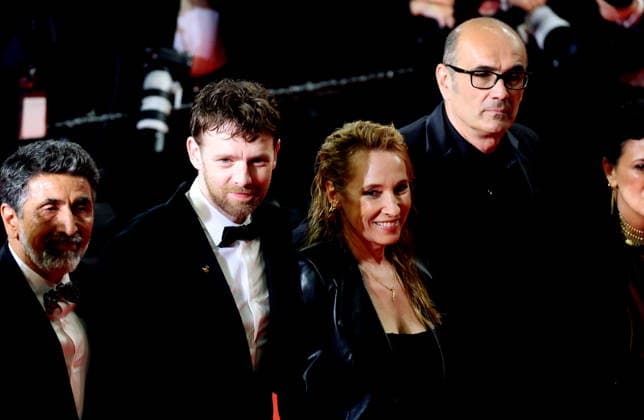 Azize Kabouche, Antoine Reinartz, Emmanuelle Bercot, Vincent Garenq Montée des marches du film Labandon lors du 79ème Festival International du Film de Cannes, le 13 mai 2026 Jacovides Moreau Bestimage Red carpet for Forsaken at the 79th Cannes International Film Festival on May 13, 2026 Cannes France  Copyright: xJACOVIDES-MOREAUx xBESTIMAGExJACOVIDES-MOREAUx xBESTIMAGEx