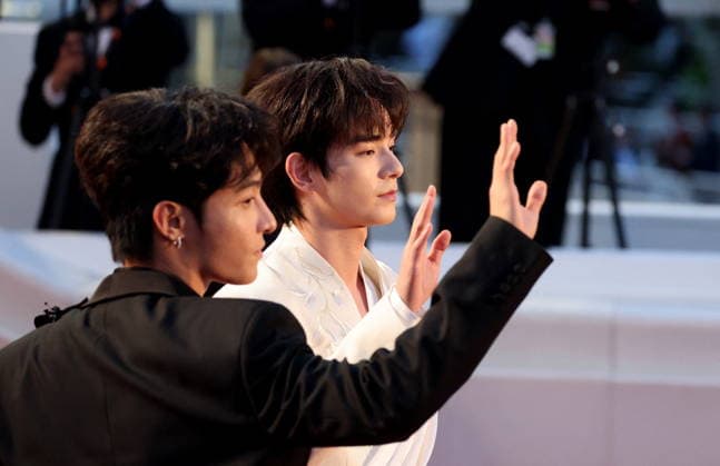 He Yan Chao et He Chang Xi Montée des marches du film Labandon lors du 79ème Festival International du Film de Cannes, le 13 mai 2026 Jacovides Moreau Bestimage Red carpet for Forsaken at the 79th Cannes International Film Festival on May 13, 2026 Cannes France  Copyright: xJACOVIDES-MOREAUx xBESTIMAGExJACOVIDES-MOREAUx xBESTIMAGEx