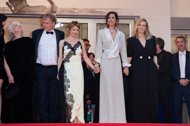 Cannes La vie d une femme Screening NG Erri De Luca, Suzanne de Baecque, Charles Berling, Mélanie Thierry, Marie-Christine Barrault, Charline Bourgeois-Tacquet, Léa Drucker, David Thion, Philippe Martin and Jacques-Henri Bronckart leaving the ‘La vie d’une femme (A women’s life)’ Screening and Red Carpet at Palais Des Festivals in Cannes, France on May 13 2026 as part of the 79th Cannes Film Festival. Photo by Nicolas Genin ABACAPRESS.COM Cannes France  Copyright: xGeninxNicolas ABACAx