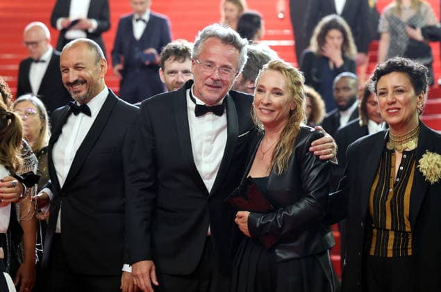 François Kraus, Emmanuelle Bercot, Mounira Barbouch Descente des marches du film Labandon lors du 79ème Festival International du Film de Cannes, le 13 mai 2026 Jacovides Moreau Bestimage People leaving the red carpet for Forsaken at the 79th Cannes International Film Festival on May 13, 2026 Cannes France  Copyright: xJACOVIDES-MOREAUx xBESTIMAGExJACOVIDES-MOREAUx xBESTIMAGEx