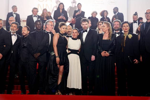 Azize Kabouche, guest, Diamadoua Sissoko, François Kraus, Emma Boumali, Mickaëlle Paty sœur de Samuel Paty , Antoine Reinartz, Emmanuelle Bercot, Mounira Barbouch Descente des marches du film Labandon lors du 79ème Festival International du Film de Cannes, le 13 mai 2026 Jacovides Moreau Bestimage People leaving the red carpet for Forsaken at the 79th Cannes International Film Festival on May 13, 2026 Cannes France Copyright: xJACOVIDES-MOREAUx xBESTIMAGExJACOVIDES-MOREAUx xBESTIMAGEx