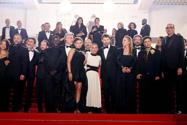 Sandy Lewis Godefroy, Nedjim Bouizzoul, guest, Azize Kabouche, guest, Diamadoua Sissoko, François Kraus, Emma Boumali, Mickaëlle Paty sister of Samuel Paty , Antoine Reinartz, Emmanuelle Bercot, Mounira Barbouch, Ahlam Slama, Vincent Garenq Descente des marches du film Labandon lors du 79ème Festival International du Film de Cannes, le 13 mai 2026 Jacovides Moreau Bestimage People leaving the red carpet for Forsaken at the 79th Cannes International Film Festival on May 13, 2026 Cannes France Copyright: xJACOVIDES-MOREAUx xBESTIMAGExJACOVIDES-MOREAUx xBESTIMAGEx