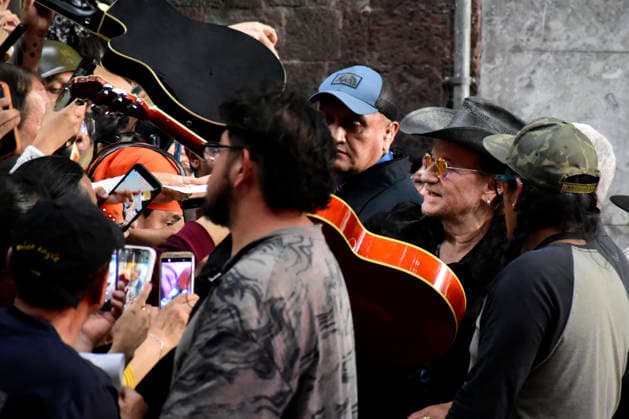 May 13, 2026, Mexico City, Ciudad de Mexico, Mexico: Bono lead of the Irish band U2, signs autographs for the fans at the filming set for the upcoming music video Street of Dreams in Mexico City Downtown. on May 13, 2026 in Mexico City, Mexico. Mexico City Mexico - ZUMAe321 20260513_zea_e321_034 Copyright: xLuisxBarronx