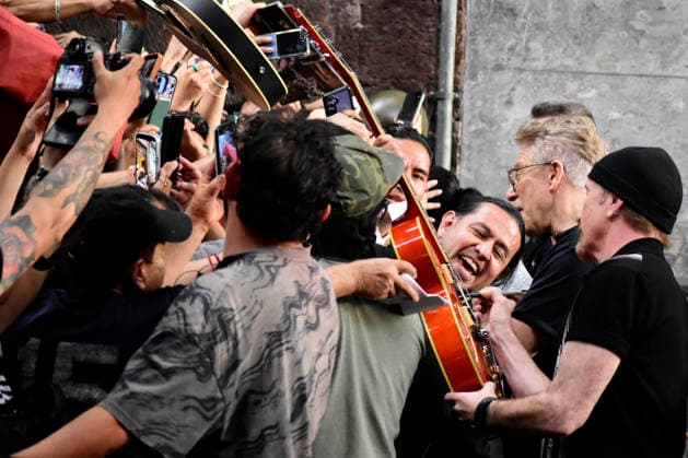 May 13, 2026, Mexico City, Ciudad de Mexico, Mexico: The Edge, guitarist of the Irish band U2, signs autographs for the fans at the filming set for the upcoming music video Street of Dreams in Mexico City Downtown. on May 13, 2026 in Mexico City, Mexico. Mexico City Mexico - ZUMAe321 20260513_zea_e321_035 Copyright: xLuisxBarronx
