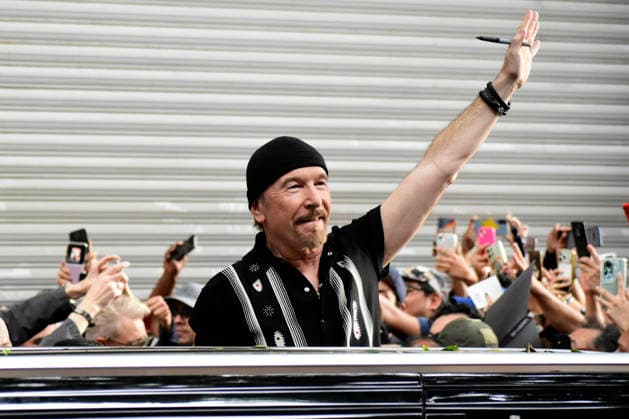 May 13, 2026, Mexico City, Ciudad de Mexico, Mexico: The Edge, guitarist of the Irish band U2, signs autographs for the fans at the filming set for the upcoming music video Street of Dreams in Mexico City Downtown. on May 13, 2026 in Mexico City, Mexico. Mexico City Mexico - ZUMAe321 20260513_zea_e321_036 Copyright: xLuisxBarronx