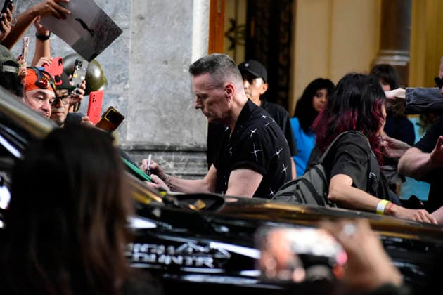 May 13, 2026, Mexico City, Ciudad de Mexico, Mexico: Larry Mullen, member of the Irish band U2, signs autographs for the fans at the filming set for the upcoming music video Street of Dreams in Mexico City Downtown. on May 13, 2026 in Mexico City, Mexico. Mexico City Mexico - ZUMAe321 20260513_zea_e321_044 Copyright: xLuisxBarronx