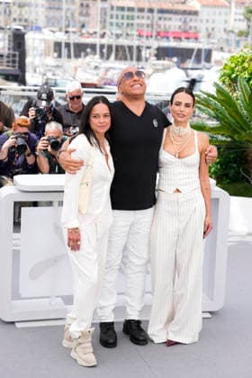 The Fast And The Furious Photocall - The 79th Annual Cannes Film Festival Michelle Rodriguez, Vin Diesel and Jordana Brewster hug during The Fast And The Furious photocall at the 79th annual Cannes Film Festival at Palais des Festivals on May 13, 2026 in Cannes, France. The Fast And The Furious Photocall - The 79th Annual Cannes Film Festival Cannes France Copyright: xDanielexCifalax xSOPAxImagesx _CIF6774