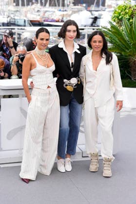 The Fast And The Furious Photocall - The 79th Annual Cannes Film Festival Michelle Rodriguez, Vin Diesel and Jordana Brewster hug during The Fast And The Furious photocall at the 79th annual Cannes Film Festival at Palais des Festivals on May 13, 2026 in Cannes, France. The Fast And The Furious Photocall - The 79th Annual Cannes Film Festival Cannes France Copyright: xDanielexCifalax xSOPAxImagesx _CIF7019