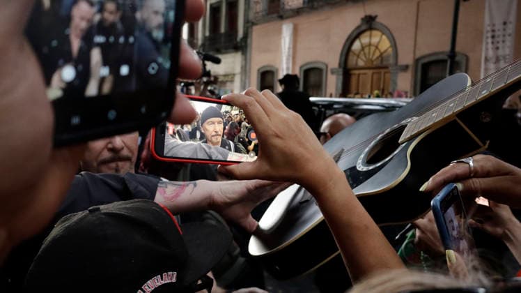 May 13, 2026, Mexico City, Mexico City, Mexico: David Howell Evans, honored by fans upon leaving the MIDE Museum, Mexico City. Mexico City Mexico - ZUMAt178 20260513_zip_t178_016 Copyright: xNadiaxTecuapetlax