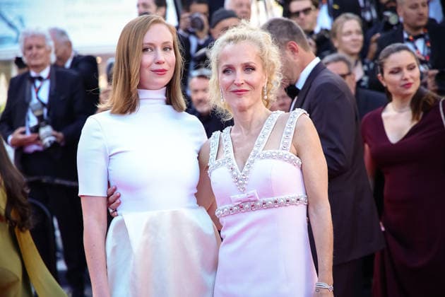 79th Cannes Film Festival - 13 May 2026 Hannah Einbinder and Gillian Anderson attend the red carpet of La Vie d une Femme at the 79th Cannes Film Festival in Cannes, France. Cannes France Copyright: xMarcoxBaradax xSOPAxImagesx RED CARPET LA VIE D_UNE FEMME-53