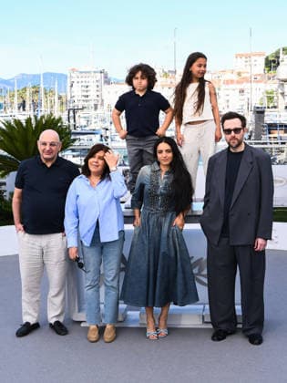 IPA84671810 - Cannes, 79th Cannes Film Festival 2026, day 2 - photocall of Quelques Mots D Amour - Pictured: Jacques Sebban, Paulette Chetrit, AÃ¯dan Djouadi, Hafsia Herzi, Ella Bedoucha and Rudi Rosenberg  Copyright: xAlbertoxTerenghix xPoolxPhotoxEventsx07x 84671810