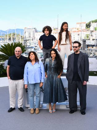 IPA84671812 - Cannes, 79th Cannes Film Festival 2026, day 2 - photocall of Quelques Mots D Amour - Pictured: Jacques Sebban, Paulette Chetrit, AÃ¯dan Djouadi, Hafsia Herzi, Ella Bedoucha and Rudi Rosenberg  Copyright: xAlbertoxTerenghix xPoolxPhotoxEventsx07x 84671812