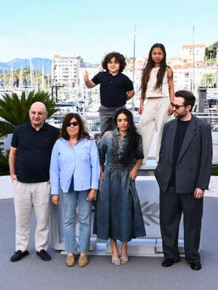 IPA84671809 - Cannes, 79th Cannes Film Festival 2026, day 2 - photocall of Quelques Mots D Amour - Pictured: Jacques Sebban, Paulette Chetrit, AÃ¯dan Djouadi, Hafsia Herzi, Ella Bedoucha and Rudi Rosenberg  Copyright: xAlbertoxTerenghix xPoolxPhotoxEventsx07x 84671809