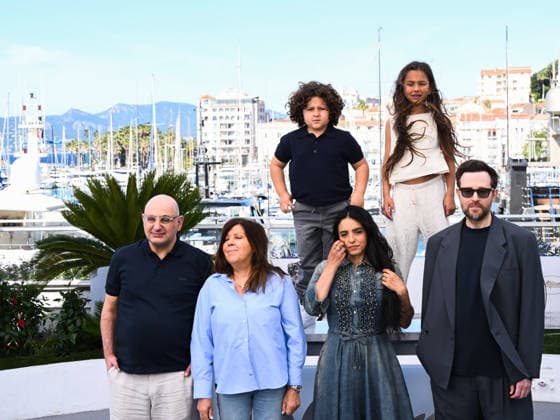 IPA84671813 - Cannes, 79th Cannes Film Festival 2026, day 2 - photocall of Quelques Mots D Amour - Pictured: Jacques Sebban, Paulette Chetrit, AÃ¯dan Djouadi, Hafsia Herzi, Ella Bedoucha and Rudi Rosenberg  Copyright: xAlbertoxTerenghix xPoolxPhotoxEventsx07x 84671813