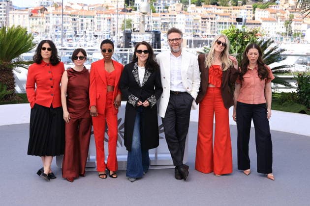 Cannes - Tangles Photocall Director Leah Nelson, Samira Wiley, Abbi Jacobson, producer Lauren Miller Rogen, Seth Rogen, Sugar Lyn Beard and Julia Louis-Dreyfus attend the Tangles photocall during the 79th Cannes Film Festival in Cannes on May 14, 2026. Photo by Jerome Domine ABACAPRESS.COM Cannes France  Copyright: xDominexJerome ABACAx