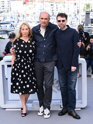 IPA84673682 - Cannes, 79th Cannes Film Festival 2026, day 2 - photocall of L Abandon (Forsaken) - Pictured: Antoine Reinartz, Vincent Garenq and Emmanuelle Bercot  Copyright: xAlbertoxTerenghix xPoolxPhotoxEventsx07x 84673682