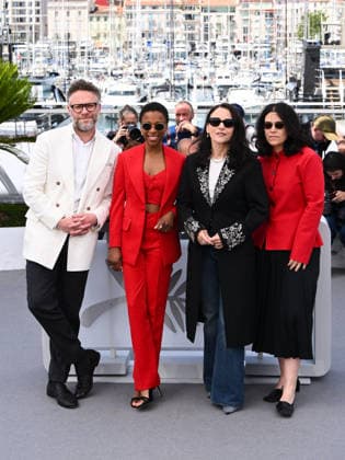 IPA84675203 - Cannes, 79th Cannes Film Festival 2026, day 2 - photocall of TANGLES - Pictured: Seth Rogen, Samira Wiley, Julia Louis-Dreyfus and Abbi Jacobson  Copyright: xAlbertoxTerenghix xPoolxPhotoxEventsx07x 84675203