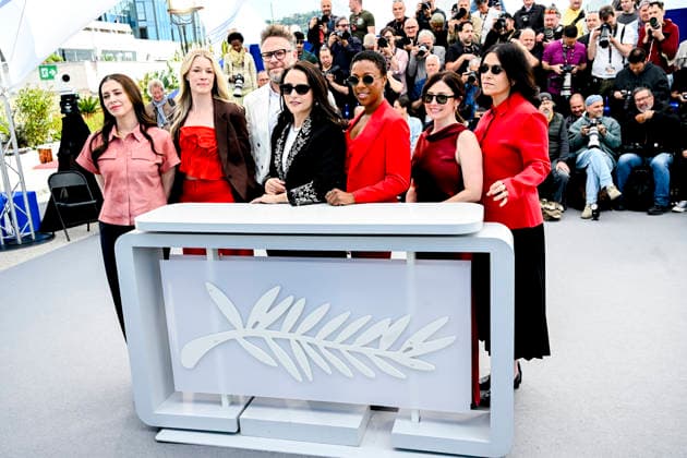 79eme Festival International du Film de Cannes Photocall with cast of Tangles 79th International Cannes Film Festival Photocall with cast of Tangles 455981 2026 05 14 Louis Dreyfus, Julia Miller Rogen, Lauren Nelson, Leah Rogen, Seth Wiley, Samira Beard, Sugar Lyn Jacobson, Abbi  Copyright: xSergexArnalx xStarfacex STAR_455981_001