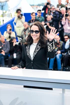79eme Festival International du Film de Cannes Photocall with cast of Tangles 79th International Cannes Film Festival Photocall with cast of Tangles 455981 2026 05 14 Louis Dreyfus, Julia  Copyright: xSergexArnalx xStarfacex STAR_455981_005