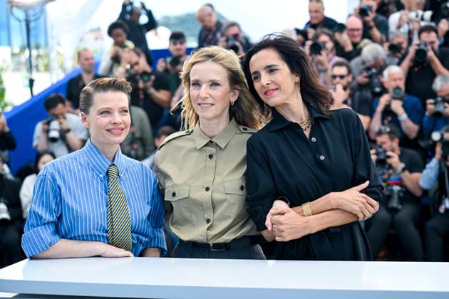 79eme Festival International du Film de Cannes Photocall with cast of La Vie dune Femme 79th International Cannes Film Festival Photocall with cast of La Vie dune Femme 455980 2026 05 14 Thierry, Mélanie Drucker, Léa Bourgeois Tacquet, Charline  Copyright: xSergexArnalx xStarfacex STAR_455980_001