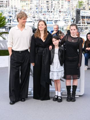 IPA84677042 - Cannes, 79th Cannes Film Festival 2026, day 2 - photocall of El Deshielo (The Meltdown) - Pictured: Jakub GierszaÅ‚, Saskia Rosendahl, Manuela Martelli, Maya O Rourke, Maia Rae Domagala  Copyright: xAlbertoxTerenghix xPoolxPhotoxEventsx07x 84677042