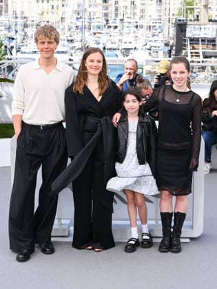 IPA84677046 - Cannes, 79th Cannes Film Festival 2026, day 2 - photocall of El Deshielo (The Meltdown) - Pictured: Jakub GierszaÅ‚, Saskia Rosendahl, Manuela Martelli, Maya O Rourke, Maia Rae Domagala  Copyright: xAlbertoxTerenghix xPoolxPhotoxEventsx07x 84677046