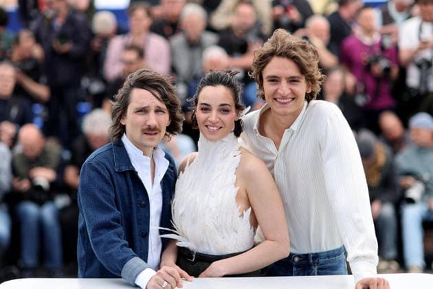 Bérenger Thouin, Souheila Yacoub et Vassili Schneider au photocall du film LÂge DOr The Golden Age lors du 79ème Festival International du Film de Cannes, France, le 14 mai 2026 Jacovides Moreau Bestimage LÂge DOr The Golden Age photocall at the 79th annual Cannes Film Festival at Palais des Festivals on May 14, 2026 in Cannes, France Cannes France  Copyright: xJACOVIDES-MOREAUx xBESTIMAGExJACOVIDES-MOREAUx xBESTIMAGEx