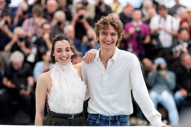 Souheila Yacoub et Vassili Schneider au photocall du film LÂge DOr The Golden Age lors du 79ème Festival International du Film de Cannes, France, le 14 mai 2026 Jacovides Moreau Bestimage LÂge DOr The Golden Age photocall at the 79th annual Cannes Film Festival at Palais des Festivals on May 14, 2026 in Cannes, France Cannes France  Copyright: xJACOVIDES-MOREAUx xBESTIMAGExJACOVIDES-MOREAUx xBESTIMAGEx