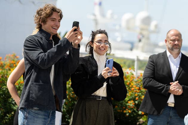 Vassili Schneider et Souheila Yacoub au photocall du film LÂge DOr The Golden Age lors du 79ème Festival International du Film de Cannes, France, le 14 mai 2026 Jacovides Moreau Bestimage LÂge DOr The Golden Age photocall at the 79th annual Cannes Film Festival at Palais des Festivals on May 14, 2026 in Cannes, France Cannes France  Copyright: xJACOVIDES-MOREAUx xBESTIMAGExJACOVIDES-MOREAUx xBESTIMAGEx
