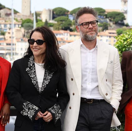 79ème Festival International du Film de Cannes Photocall with cast of the film Tangles 79th Cannes Film Festival Photocall with cast of the film Tangles Julia Louis Dreyfus and Seth Rogen 455989 2026 05 14 Cannes France  Copyright: xIsabellexVautierx xStarfacex STAR_455989_003