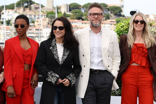 79ème Festival International du Film de Cannes Photocall with cast of the film Tangles 79th Cannes Film Festival Photocall with cast of the film Tangles Samira Wiley, Julia Louis Dreyfus, Seth Rogen and Leah Nelson 455989 2026 05 14 Cannes France  Copyright: xIsabellexVautierx xStarfacex STAR_455989_002