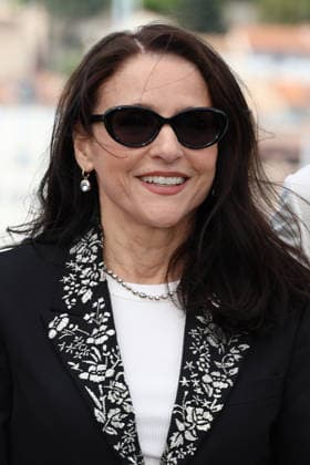 79ème Festival International du Film de Cannes Photocall with cast of the film Tangles 79th Cannes Film Festival Photocall with cast of the film Tangles Julia Louis Dreyfus 455989 2026 05 14 Cannes France  Copyright: xIsabellexVautierx xStarfacex STAR_455989_006