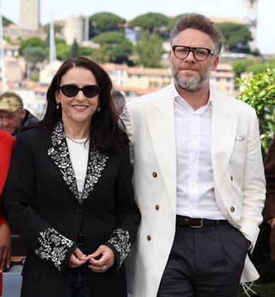 79ème Festival International du Film de Cannes Photocall with cast of the film Tangles 79th Cannes Film Festival Photocall with cast of the film Tangles Julia Louis Dreyfus and Seth Rogen 455989 2026 05 14 Cannes France  Copyright: xIsabellexVautierx xStarfacex STAR_455989_008