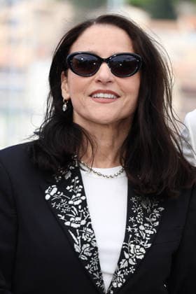 79ème Festival International du Film de Cannes Photocall with cast of the film Tangles 79th Cannes Film Festival Photocall with cast of the film Tangles Julia Louis Dreyfus 455989 2026 05 14 Cannes France  Copyright: xIsabellexVautierx xStarfacex STAR_455989_015