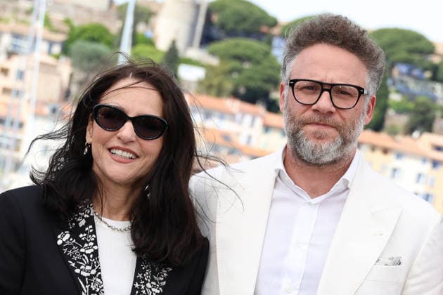 79ème Festival International du Film de Cannes Photocall with cast of the film Tangles 79th Cannes Film Festival Photocall with cast of the film Tangles Julia Louis Dreyfus and Seth Rogen 455989 2026 05 14 Cannes France  Copyright: xIsabellexVautierx xStarfacex STAR_455989_019