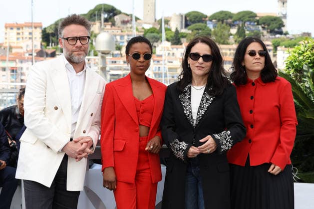 79ème Festival International du Film de Cannes Photocall with cast of the film Tangles 79th Cannes Film Festival Photocall with cast of the film Tangles Seth Rogen, Samira Wiley, Julia Louis Dreyfus and Abbi Jacobson 455989 2026 05 14 Cannes France  Copyright: xIsabellexVautierx xStarfacex STAR_455989_024