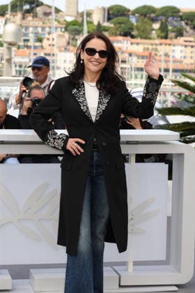 79ème Festival International du Film de Cannes Photocall with cast of the film Tangles 79th Cannes Film Festival Photocall with cast of the film Tangles Julia Louis Dreyfus 455989 2026 05 14 Cannes France  Copyright: xIsabellexVautierx xStarfacex STAR_455989_031