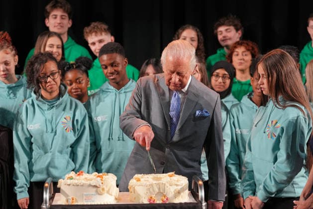 Britain Royals Britain s King Charles III cuts cake as he joins English actor Idris Elba in meeting students taking part in workshops organised by National Youth Music Theatre (NYMT) at The Other Palace in London, Thursday, May 14, 2026., Credit:Avalon.red PA ROTA - B68 Avalon GBR, London  Copyright: xAvalon.redx xPAxROTAx-xB68x xAvalonx 1098913436