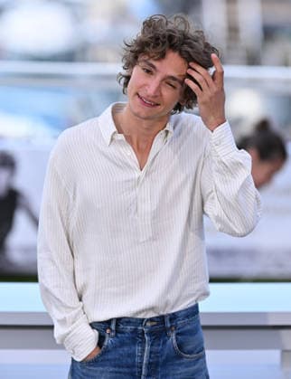 79th Cannes Film Festival: Tangles: A Story About Alzheimer s, My Mother and Me photocall CANNES, FRANCE - MAY 14: Canadian actor Vassili Schneider poses during a photocall for the film L’Age d Or (The Golden Age) at the 79th edition of the Cannes Film Festival in Cannes, France on May 14, 2026. Mustafa Yalcin Anadolu Cannes France. Editorial use only. Please get in touch for any other usage.  Copyright: x2026xAnadoluxMustafaxYalcinx
