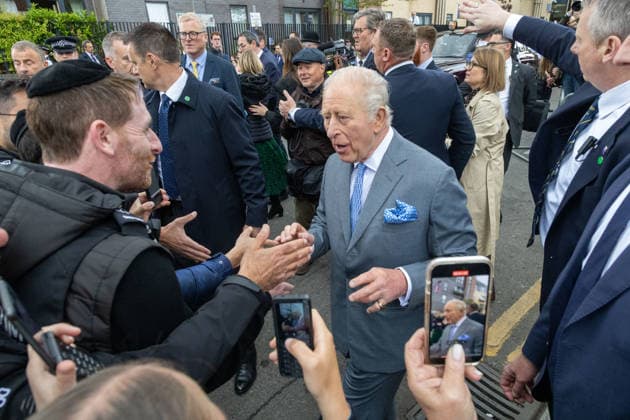 May 14, 2026, London, England, United Kingdom: King CHARLES III during his visit to Golders Green, London, to show solidarity with the Jewish community. The visit comes after a series of antisemitic attacks, including the recent knife attack in the neighbourhood. London United Kingdom - ZUMAs262 20260514_zip_s262_019 Copyright: xTayfunxSalcix