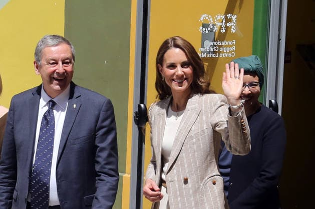 IPA84681569 - Reggio Emilia, 14 05 2026. Last stop of Princess Kate Middleton s tour at the Remida creative recycling center, as part of her tour of getting to know the reality of Reggio Children and its educational projects for children. In the photo Kate Middleton greets the people who came to see her  Copyright: xRobertoxBrancolinix xRobertoxBrancolini Ipax 84681569