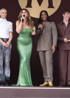 Heidi Klum and Low Roach at the Magnum fashion show on the Magnum Cannes beach during the 79th Cannes International Film Festival, France, May 14, 2026 Denis Guignebourg Bestimage After announcing the launch of Maison Magnum®, haute couture opens its exceptional podium to A Castillon for an exclusive showcase on May 14 on the Magnum Cannes beach on the occasion of the 79th Cannes Film Festival. Previously at the heart of Maison Magnum® an inaugural fashion show artistically directed by L Roach and couture silhouettes imagined by V Weinsanto celebrating a shared vision of pleasure as a sensory experience, at the crossroads of gourmandise and creativity This new take on gourmandise through creativity and contemporary culture will be crowned  Copyright: xDenisxGuignebourgx xBestimagexDenisxGuignebourgx xBestimagex