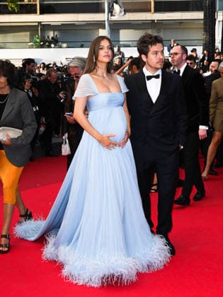 IPA84691274 - Cannes, 79th Cannes Film Festival 2026, evening 3 - red carpet of Histoires Paralleles (Parallel Tales). Pictured is pregnant Barbara Palvin, Dylan Sprouse  Copyright: xManuelexMangiarottix xPoolxPhotoxEventsx07x 84691274
