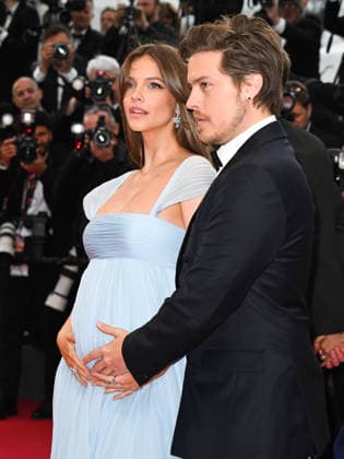 IPA84691296 - Cannes, 79th Cannes Film Festival 2026, evening 3 - red carpet of Histoires Paralleles (Parallel Tales). Pictured is pregnant Barbara Palvin, Dylan Sprouse  Copyright: xManuelexMangiarottix xPoolxPhotoxEventsx07x 84691296