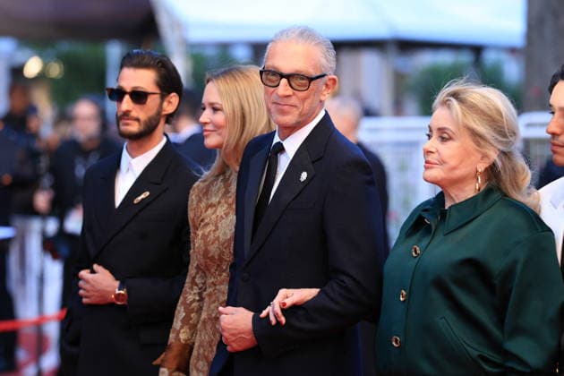 Cannes - Histoires Paralleles (Parallel Tales) Red Carpet (L-R) Pierre Niney, Virginie Efira, Vincent Cassel and Catherine Deneuve at the Histoires Paralleles (Parallel Tales) screening red carpet during the 79th annual Cannes Film Festival at Palais des Festivals on May 14, 2026 in Cannes, France. Photo by Jerome Domine ABACAPRESS.COM Cannes France  Copyright: xDominexJerome ABACAx