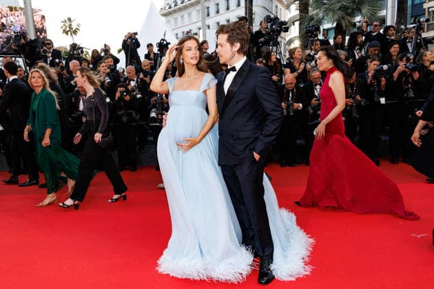 Pregnant Barbara Palvin and her husband Dylan Sprouse Walk up the steps for Parallel tales at the 79th Cannes International Film Festival on May 14, 2026 Jacovides Moreau Bestimage Red carpet for Parallel tales at the 79th Cannes International Film Festival on May 14, 2026 Cannes France  Copyright: xJACOVIDES-MOREAUx xBESTIMAGExJACOVIDES-MOREAUx xBESTIMAGEx