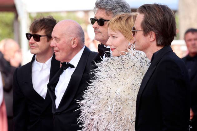 Lukasz Zal, Hanns Zischler, Pawel Pawlikowski, Sandra Hüller and August Diehl at the premiere of the feature film Fatherland at the Festival de Cannes 2026 79 Cannes International Film Festival at the Palais des Festivals Cannes, 14 05 206 Foto:xD.xBedrosianx xFuturexImagex fatherland_6610
