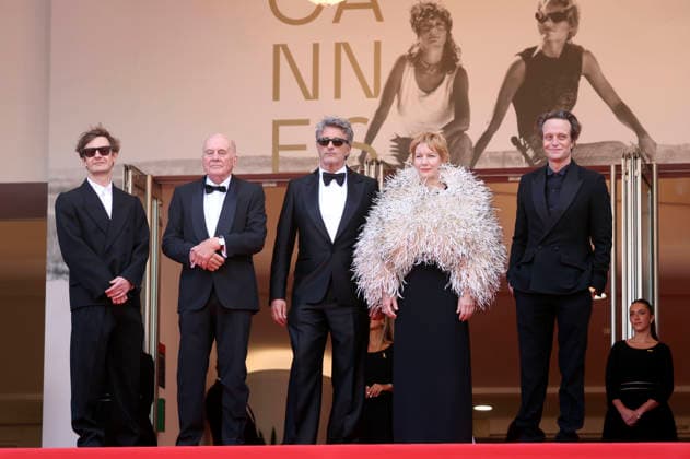 Lukasz Zal, Hanns Zischler, Pawel Pawlikowski, Sandra Hüller and August Diehl at the premiere of the feature film Fatherland at the Festival de Cannes 2026 79 Cannes International Film Festival at the Palais des Festivals Cannes, 14 05 206 Foto:xD.xBedrosianx xFuturexImagex fatherland_6625